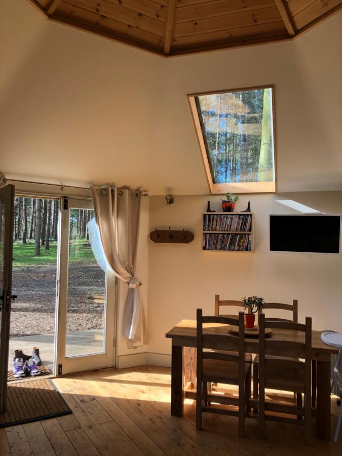 Woodpecker Cabin With Hot Tub 金斯林 外观 照片
