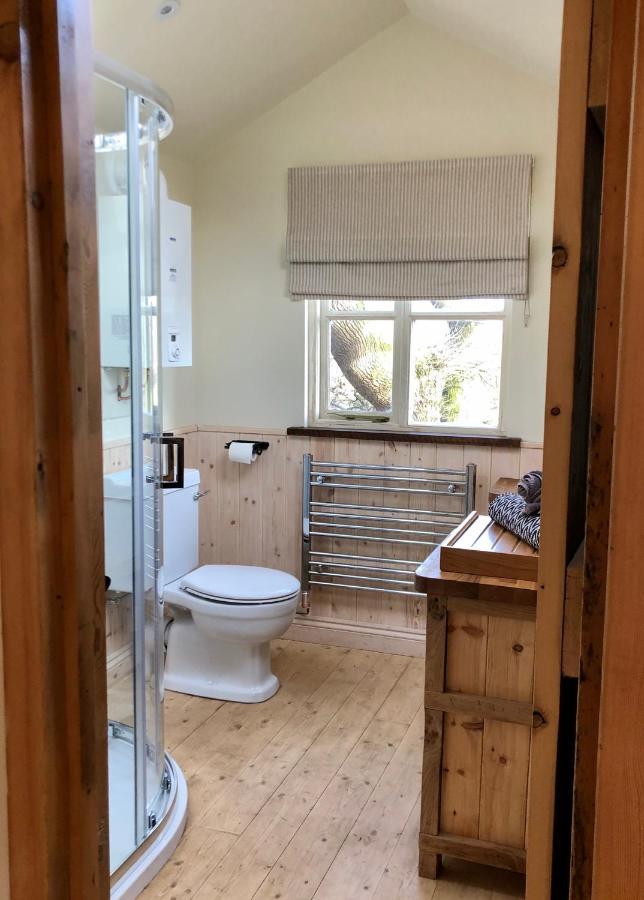 Woodpecker Cabin With Hot Tub 金斯林 外观 照片